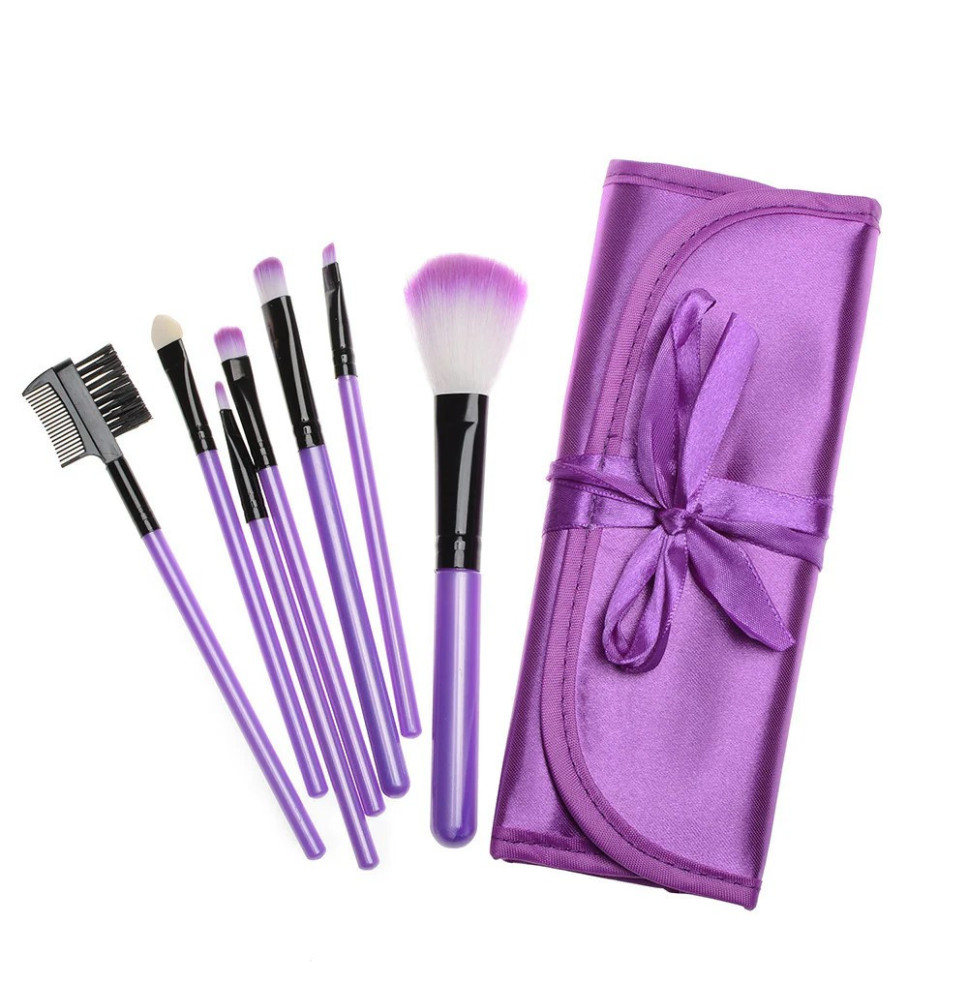Set of 7 make-up brushes | divinecosmetics.eu